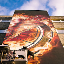 Graffiti Fassadenmalerei Tribute von Panem, Berlin Fassade